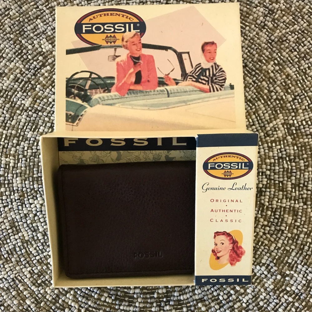 NIB Fossil Brown Leather Mini Wallet!